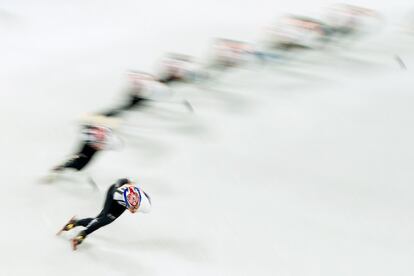 El próximo viernes 4 de febrero darán comienzo los Juegos Olímpicos de Pekín. En la imagen el equipo de patinaje de velocidad de Corea del Sur entrena durante una sesión oficial en pista corta.