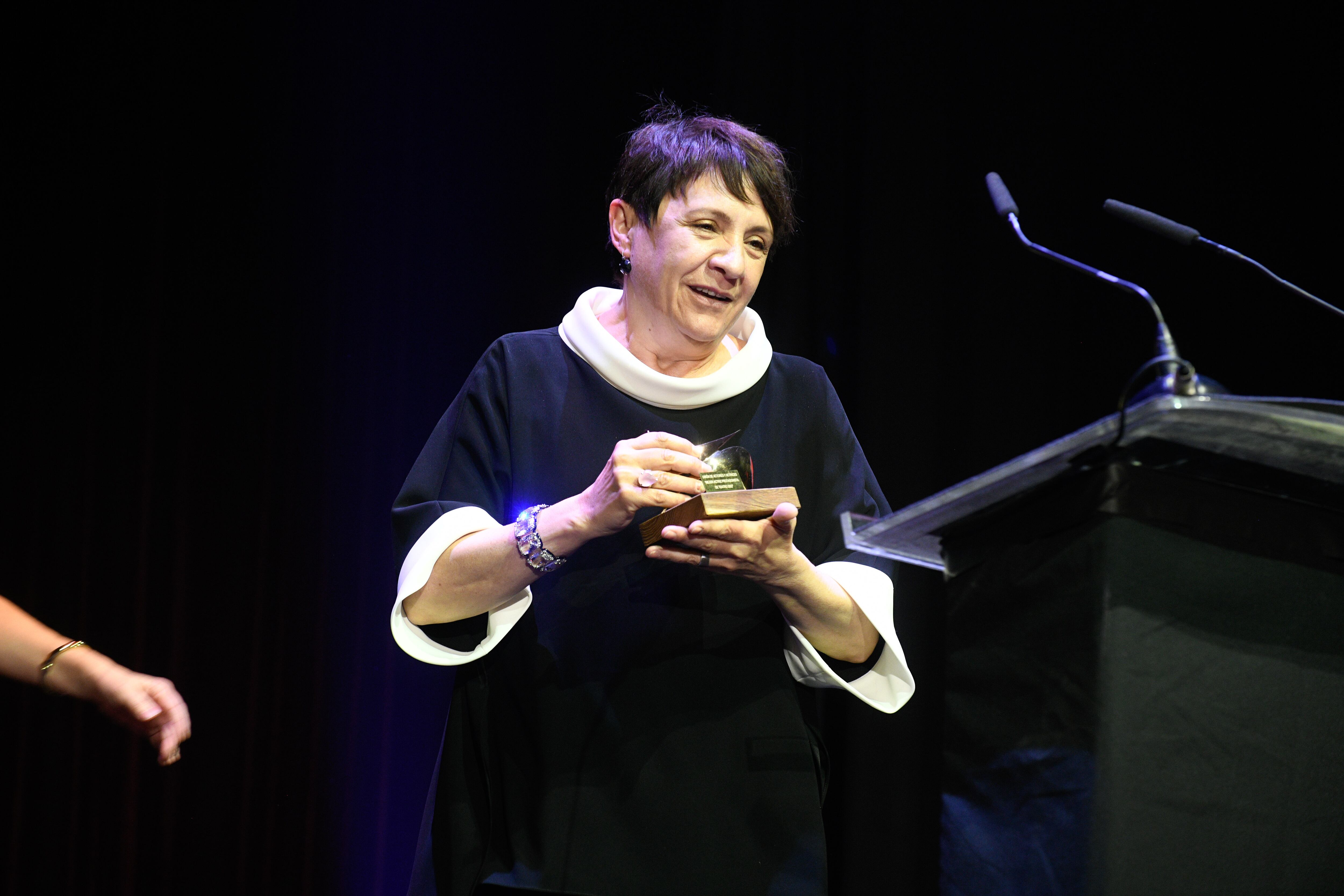 Blanca Portillo recoge el premio a mejor actriz protagonista de teatro.