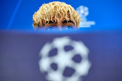 Lamine Yamal, durante la rueda de prensa posterior al entrenamiento del equipo azulgrana en la ciudad deportiva Joan Gamper.