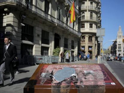 La placa conmemorativa en Via Laietana, este jueves.