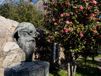 Busto de Valle-Inclán en los jardines del pazo de O Cuadrante, casa natal del escritor en Vilanova de Arousa (Pontevedra).