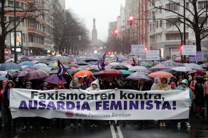 Vista de la manifestación del movimiento feminista por el Día Internacional de la Mujer, este sábado en Bilbao.