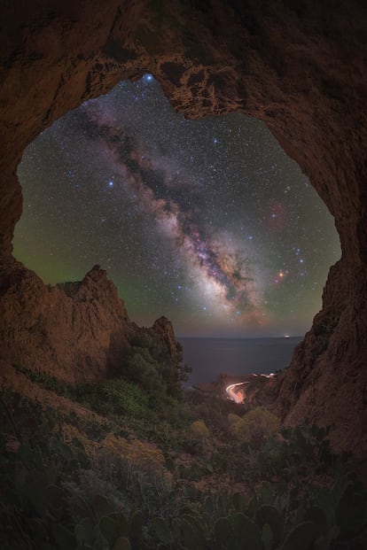 'A Stellar View From The Cave'. San Rafael, Francia.