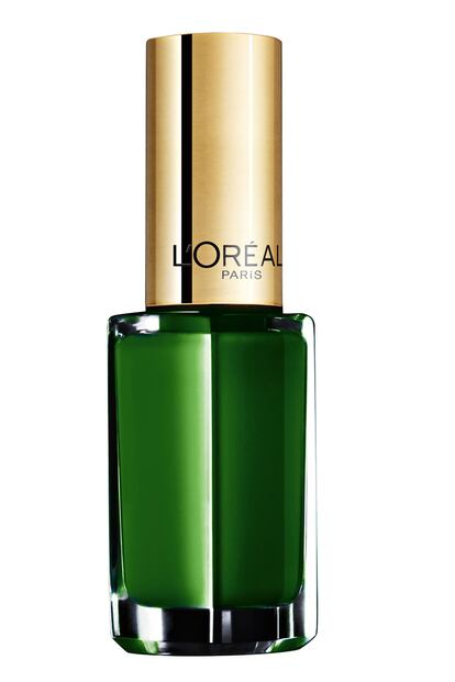 Es el tono Green Couture de L'Oréal Paris, de su nueva colección de primavera. Cuesta 5,95 euros.