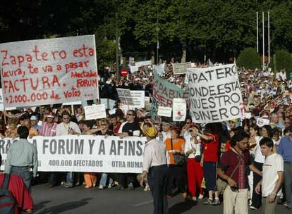 Cabecera de la manifestación de afectados de Afinsa y Forum Filatélico celebrada en junio de 2006.