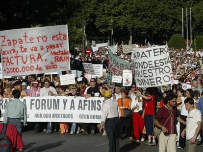 Cabecera de la manifestación de afectados de Afinsa y Forum Filatélico celebrada en junio de 2006.