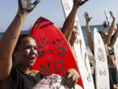 Concentración en la playa de Can Pere Antoni en Palma de Mallorca contra las prospecciones, en octubre de 2014.