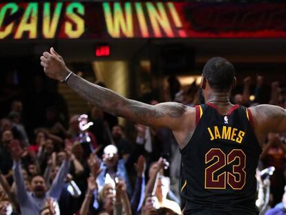 LeBron celebra su canasta ganadora ante Toronto.