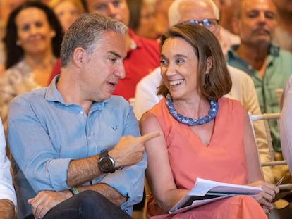 El coordinador general del PP, Elías Bendodo, junto a la portavoz en el Congreso y secretaria general, Cuca Gamarra.