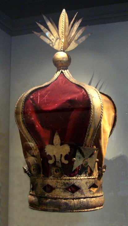 Ornamento del palio de la reina Ranavlaona III que Francia devolvió a Madagascar en 2020.  