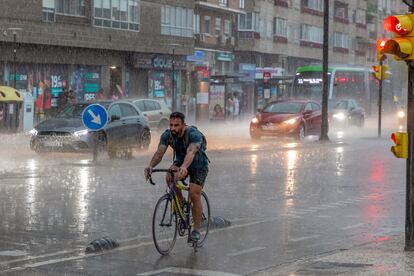 Momento de la tormenta caída la tarde de este jueves en Zaragoza.

