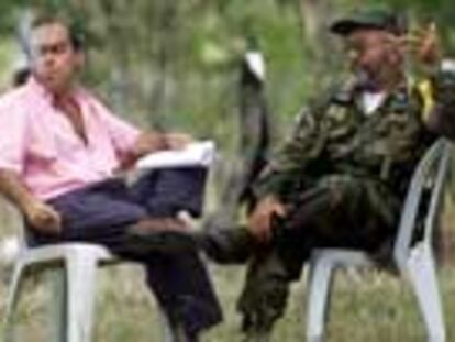 Camilo Gómez, comisionado del Gobierno y Raúl Reyes, jefe de las FARC
