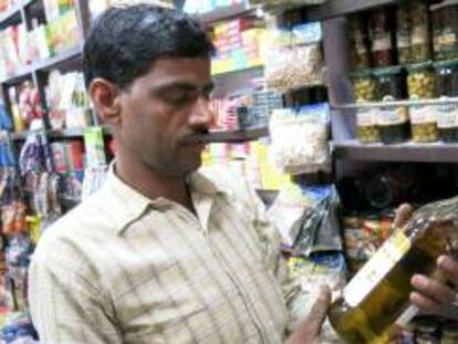 Los indios apenas consumen de media una cucharada de aceite de oliva al año, pero el producto ha logrado en poco tiempo un nicho de mercado en el país y tiene gran potencial al calor del cambio de patrones de consumo en las clases pudientes.
