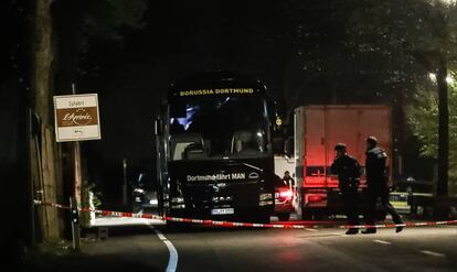 Ônibus do Borussia Dortmund, nesta terça.