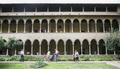 El magn&iacute;fico claustro g&oacute;tico de dos pisos del monasterio de Pedralbes de Barcelona. 