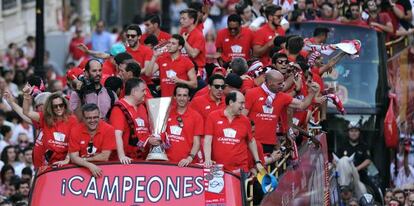 La plantilla del Sevilla celebra la Liga Europa