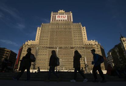 Fachada del edificio Espa&ntilde;a donde Riu va a instalar su pr&oacute;ximo hotel.