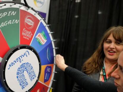 Ruleta de marcas de Unilever en una feria de empleo en Austin (Texas, EE UU).