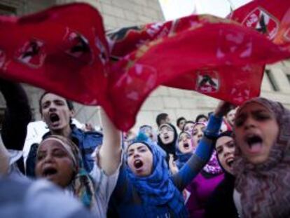 Un grupo de estudiantes protesta delante de la Universidad de El Cairo el pasado 12 de febrero en contra del Gobierno egipcio