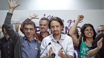 Pablo Iglesias, Juan Carlos Monedero y Teresa Rodríguez la noche electoral de las europeas de 2014.