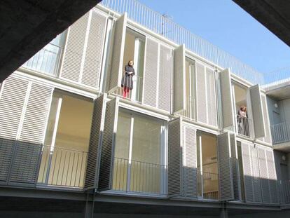 Edificio de viviendas protegidas en la plaza del General Vara del Rey.