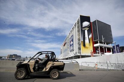 Seguridad en los alrededores del Levi's Stadium.