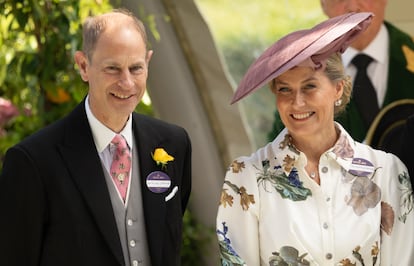 Sofía de Edimburgo y el príncipe Eduardo de Inglaterra en el Royal Ascot, el 19 de junio de 2024, en Ascot. 