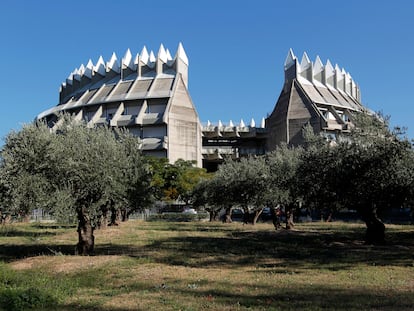 El Instituto del Patrimonio Cultural de España, conocido popularmente como Corona de Espinas, de Fernando Higueras. © Uly Martín