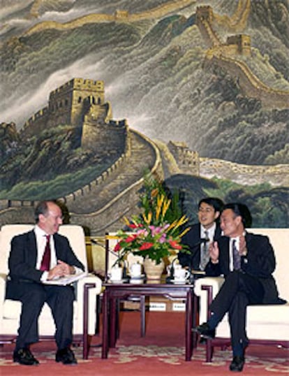 Rato conversa con el viceprimer ministro de China, Wu Bangguo.