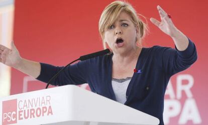 La candidata del PSOE a las europeas, Elena Valenciano, durante su intervención en la Fiesta de la Rosa del PSC del Vallès.