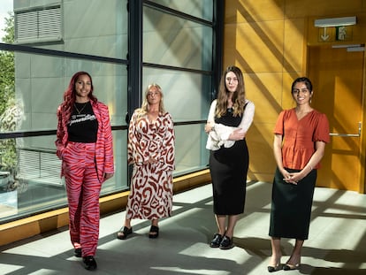 De izquierda a derecha, Shannelle Sahlin, Louise Johansson, Jasmina Cekric y Agamroop Kaur, activistas contra el tabaco.