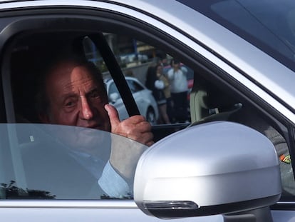 Juan Carlos I, a su llegada en coche el jueves a Sanxenxo.