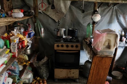 Una cocina improvisada en un campamento de mineros ilegal, en el municipio de Novo Progresso, el 5 de noviembre de 2018.