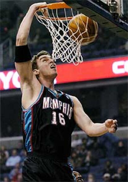 Gasol ejecuta un mate ante los Wizards.
