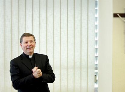 El portavoz de los obispos, Juan Antonio Martínez Camino, en la sede de la Conferencia Episcopal.