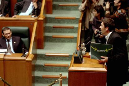 Arnaldo Otegi, durante su intervención en el debate parlamentario de la propuesta soberanista del &#39;lehendakari&#39;.