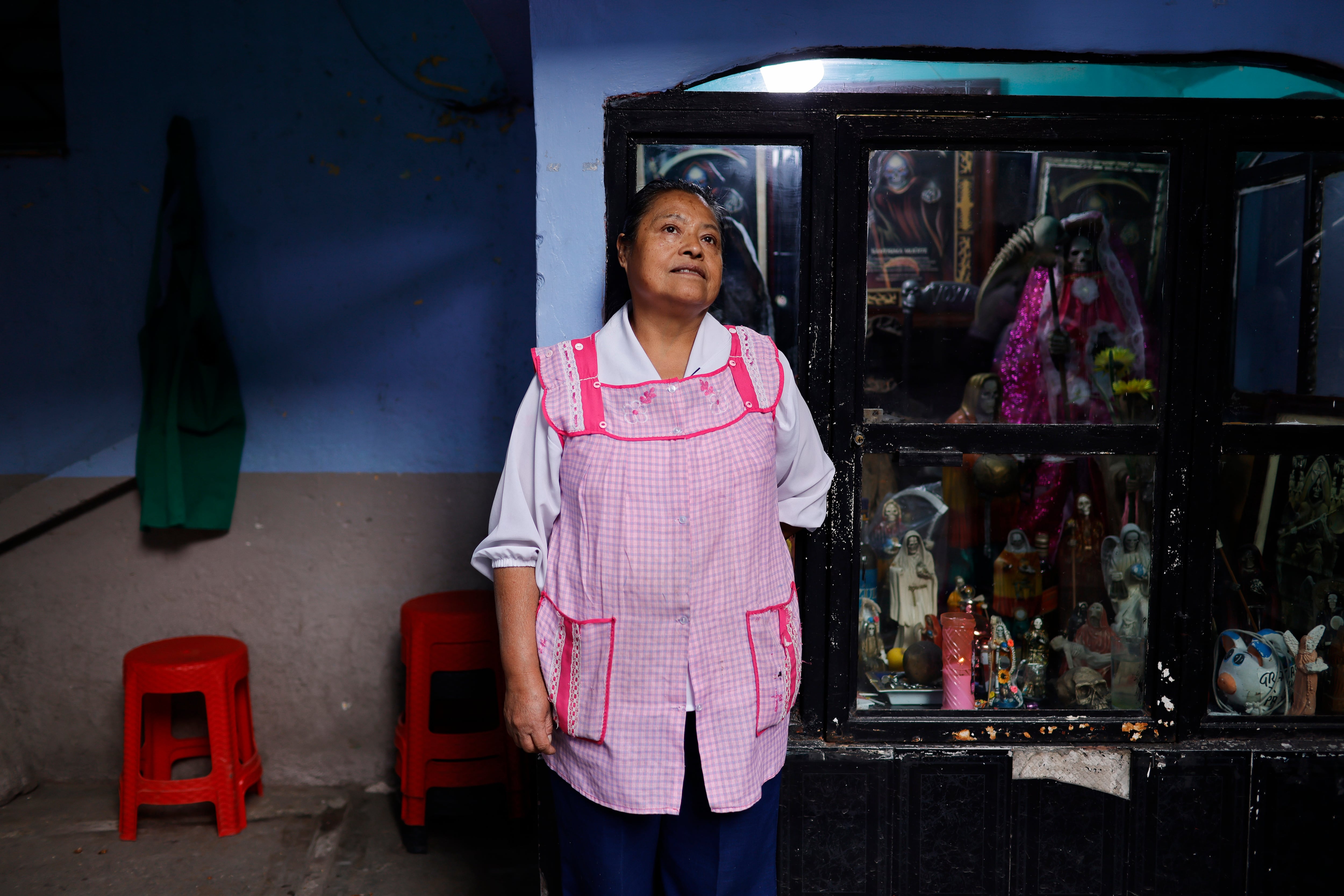 Angélica Juárez, vecina de una de las vecindades restauradas con el apoyo de la Comisión de Participación Comunitaria (COPACO), posa en su casa del centro histórico de la Ciudad de México el 20 de marzo de 2026.