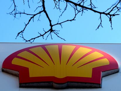 Logotipo de Shell en una gasolinera en Londres.