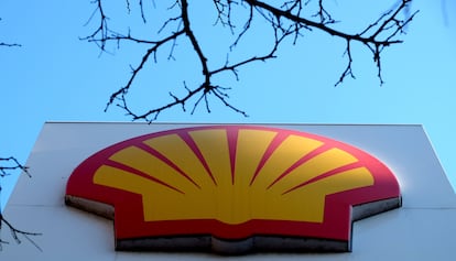 Logo de Shell en una gasolinera en Londres (Reino Unido).