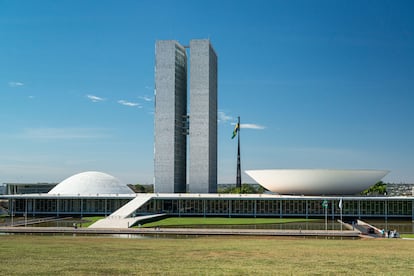 El Congreso Nacional de Brasil, en Brasilia, una de las obras señeras de Oscar Niemeyer.