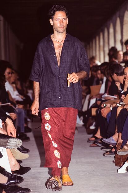 Imagen de su colección masculina primavera-verano 1996, que presentó en París.