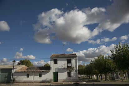 Vista de La Vid. En los pueblos de colonización, todas las casas solían tener el mismo tamaño y distribución (normalmente con vivienda, cuadra y un patio). 