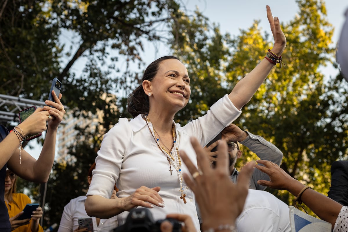María Corina Machado consolida sus alianzas más conservadoras antes de regresar a Caracas