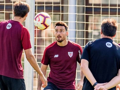 Aduriz, durante el entrenamiento de ayer.