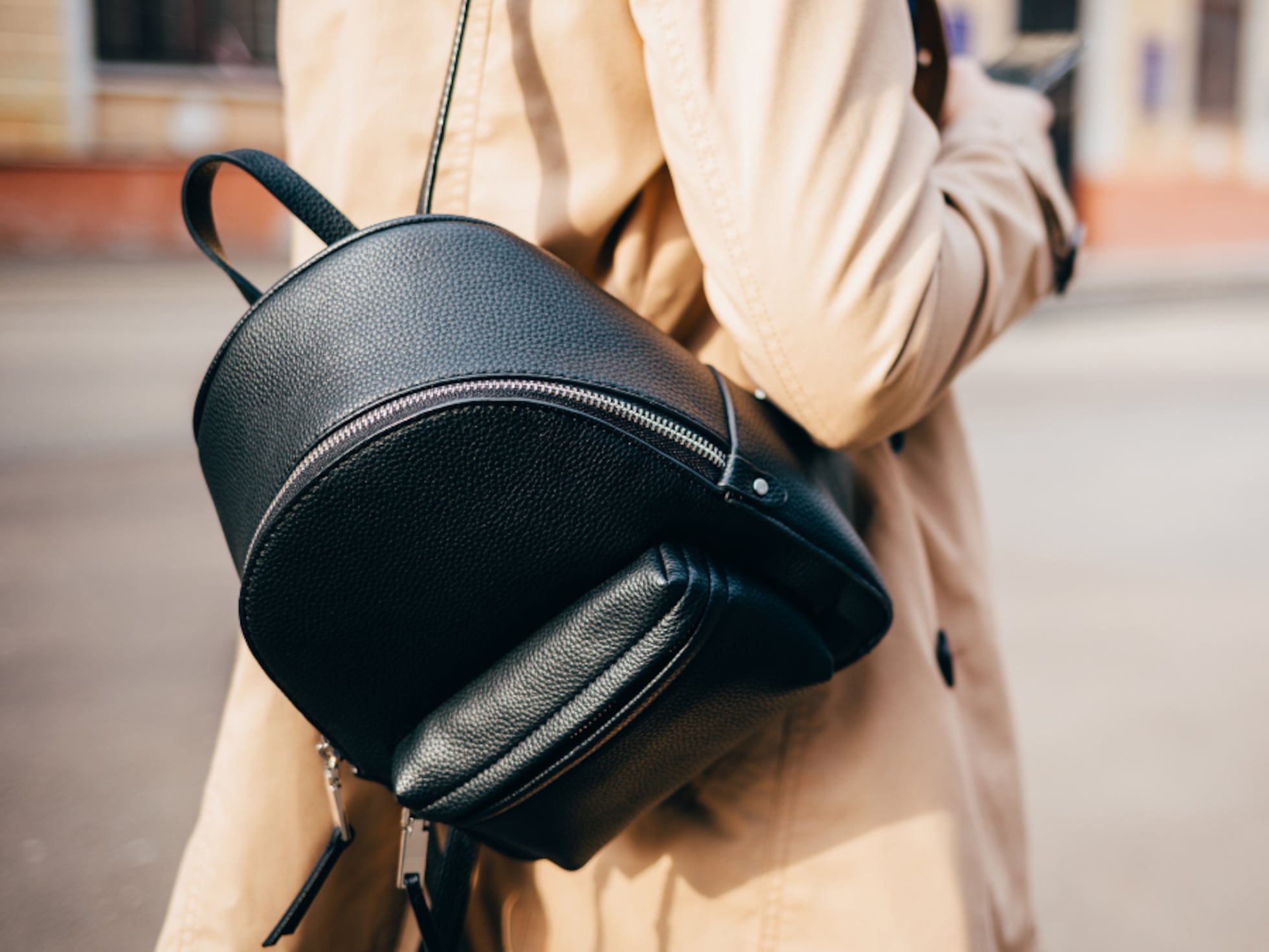 Cinco mochilas negras para mujer estilosas y resistentes Estilo de vida Escaparate EL PAIS