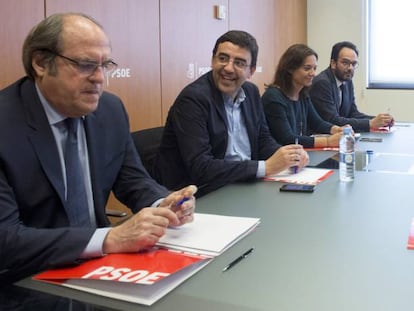 Reuni&oacute;n de trabajo de la gestora del PSOE con los responsables de Madrid.