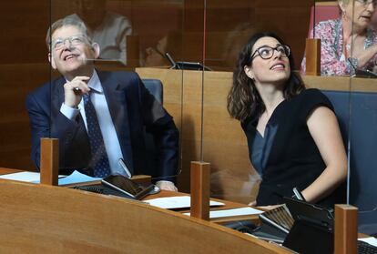 Ximo Puig y Aitana Mas en el primer pleno de las Cortes valencianas con Mas como vicepresidenta.