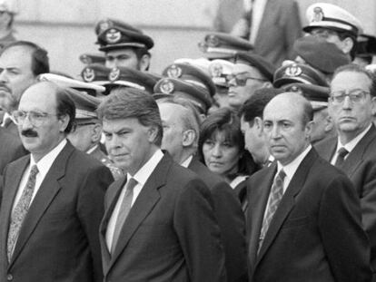 Felipe Gonz&aacute;lez, en el centro, y Luis Rold&aacute;n, a la derecha, en 1992.