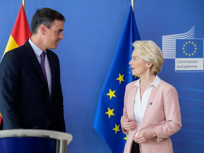 El presidente del Gobierno, Pedro Sánchez, y la presidenta de la Comisión Europea, Ursula von der Leyen.