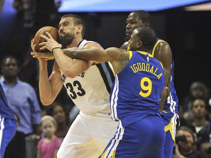 Marc Gasol, ante Iguodala.